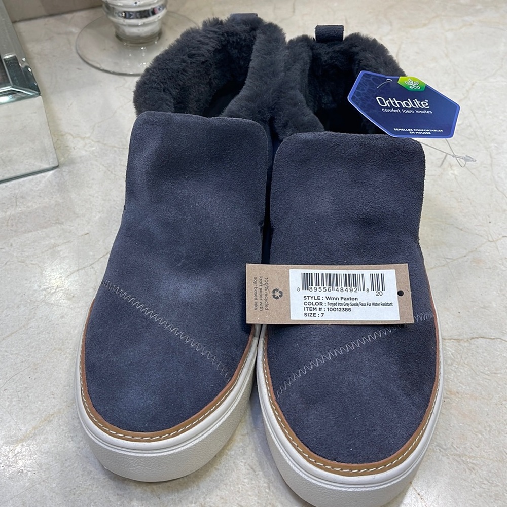 NWT TOMS suede bootie size 7 gray/blue